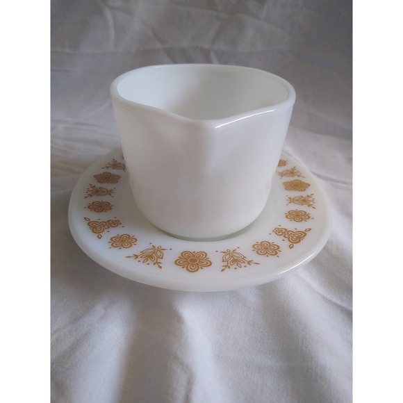 Pyrex butterfly gold gravy boat and saucer - Picture 4 of 8